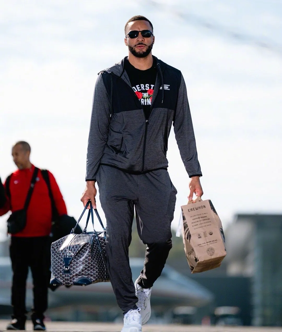 开云在线-密尔沃基雄鹿发布备战花絮，今夜止住颓势，法甲任务艰巨，训练强度明显提升(sonofman歌词解析)